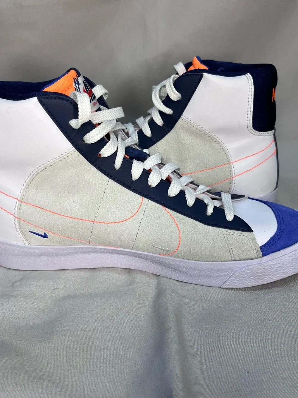 Nike Blazer Mid 77 SE Sneakers Size 7 Kids White Orange Blue FQ7413-100